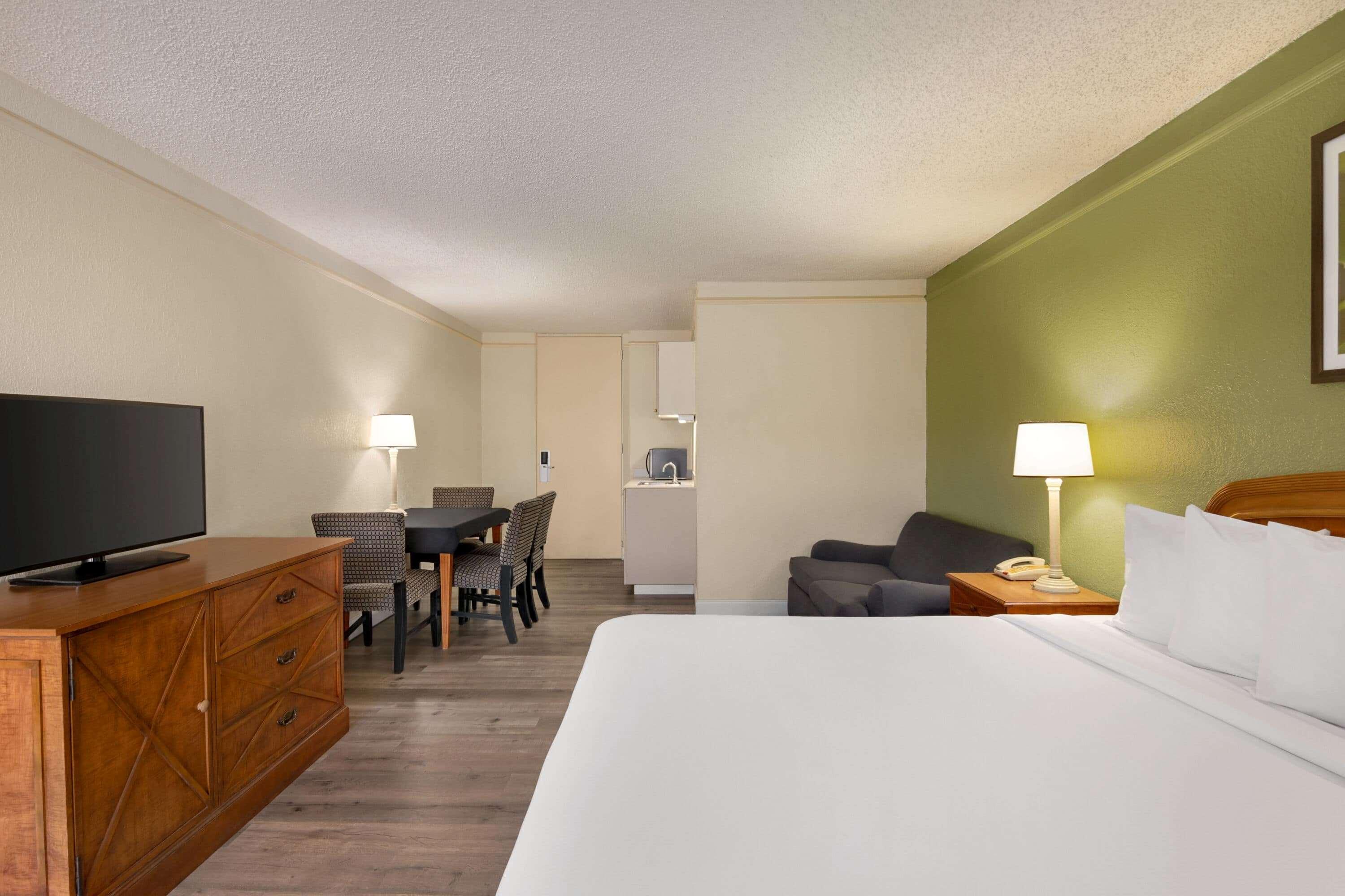 Baymont By Wyndham Daytona Beach - Intl Speedway Exterior foto